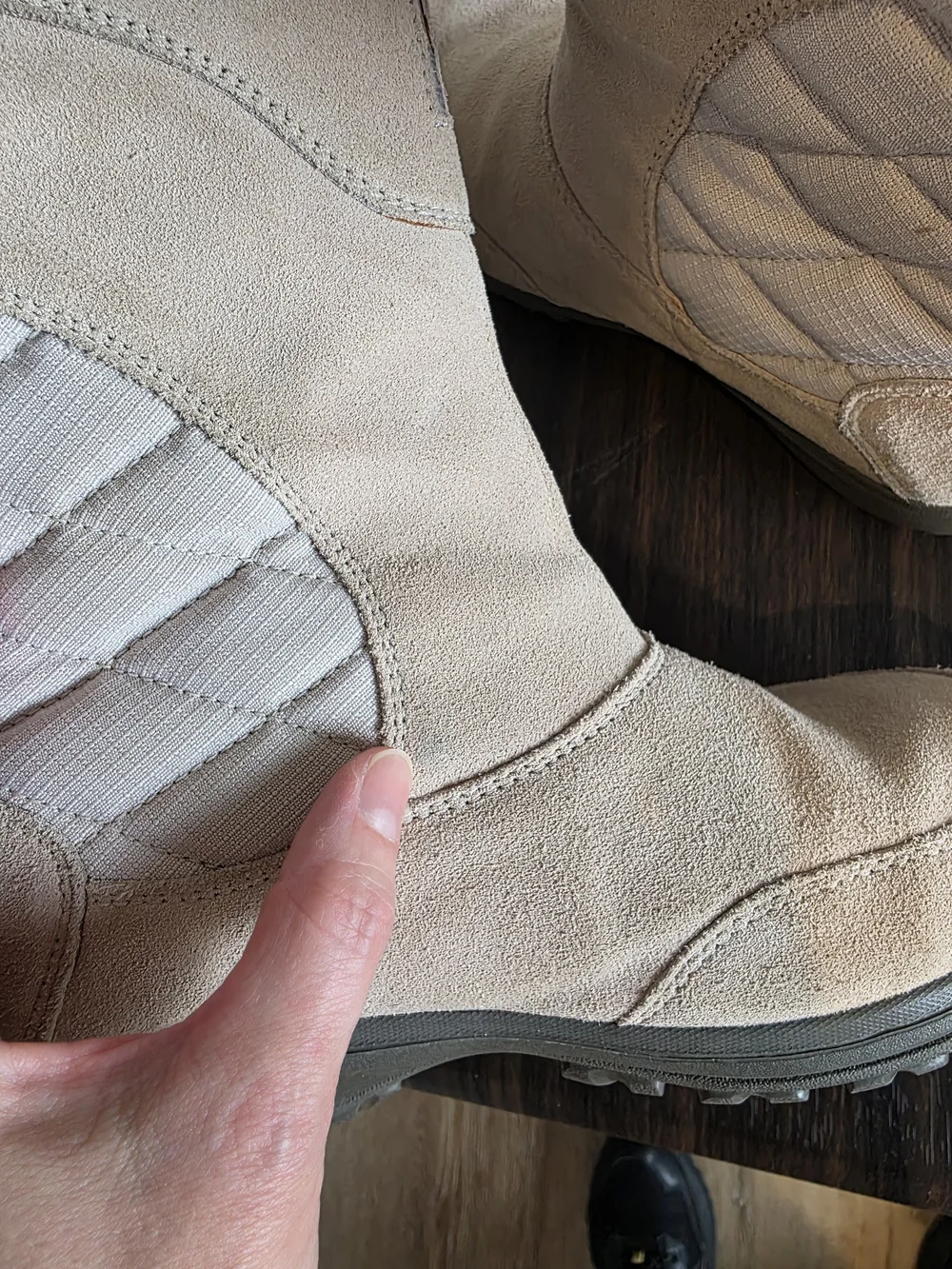 0001 Columbia Women's Cream Faux-Fur Winter Boots